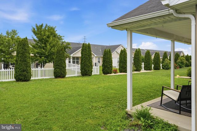 33 CHENNAULT TRL, Falling Waters, WV 25419
