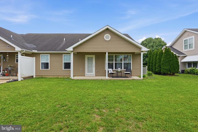 33 CHENNAULT TRL, Falling Waters, WV 25419