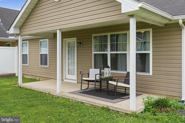 33 CHENNAULT TRL, Falling Waters, WV 25419