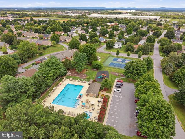 33 CHENNAULT TRL, Falling Waters, WV 25419