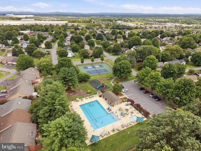 33 CHENNAULT TRL, Falling Waters, WV 25419