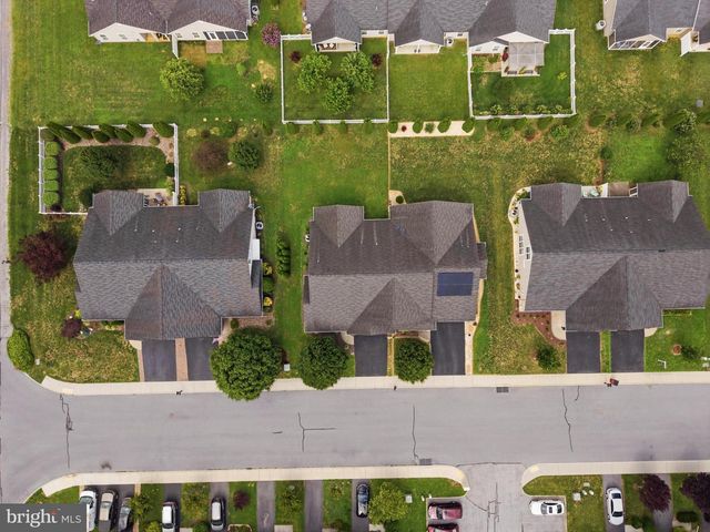 33 CHENNAULT TRL, Falling Waters, WV 25419