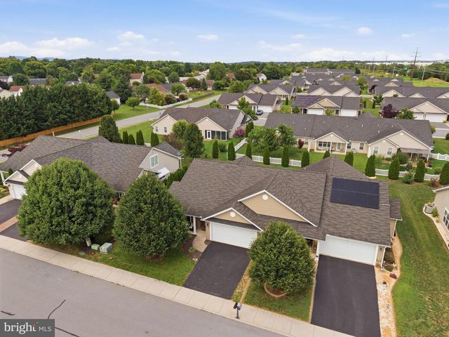 33 CHENNAULT TRL, Falling Waters, WV 25419