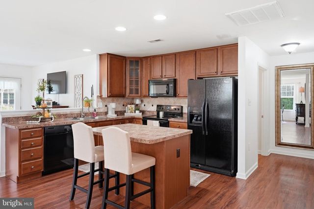 33 CHENNAULT TRL, Falling Waters, WV 25419