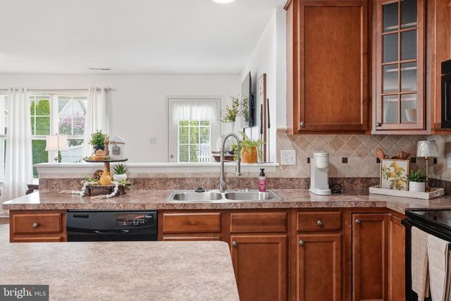 33 CHENNAULT TRL, Falling Waters, WV 25419