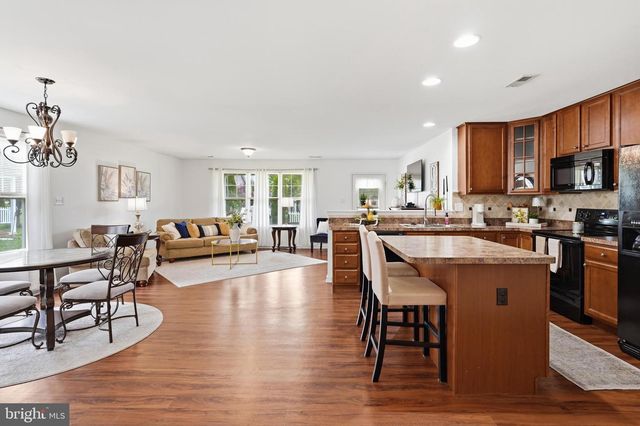 33 CHENNAULT TRL, Falling Waters, WV 25419
