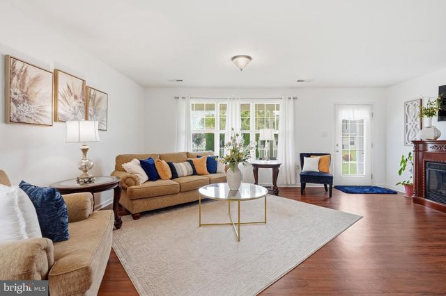 33 CHENNAULT TRL, Falling Waters, WV 25419