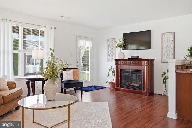33 CHENNAULT TRL, Falling Waters, WV 25419