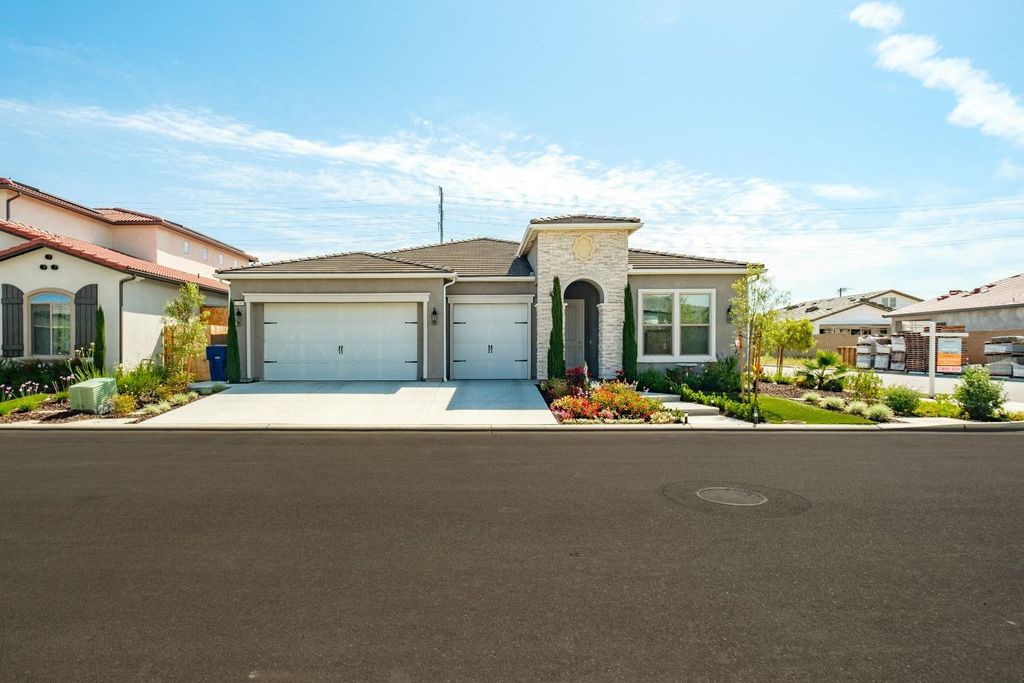 2788 N Douglas Avenue, Fresno, CA 93727