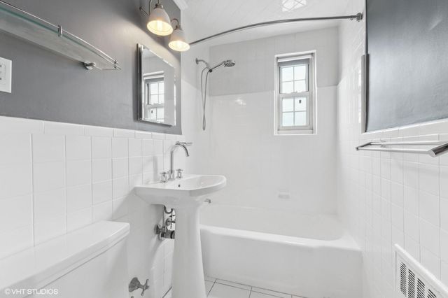 210-16 69 Avenue B, Oakland Gardens, NY 11364