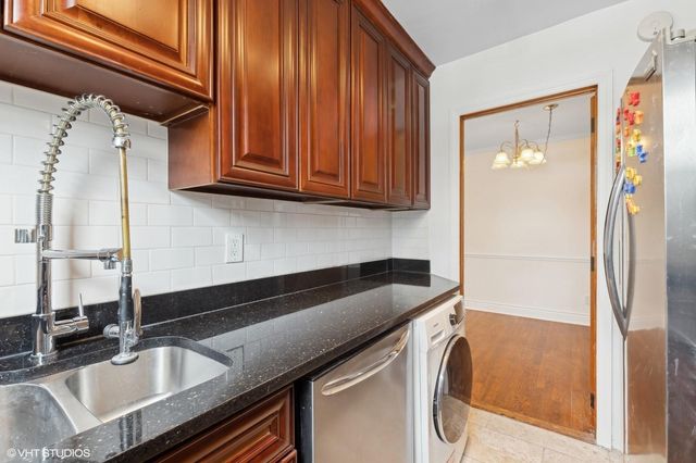 210-16 69 Avenue B, Oakland Gardens, NY 11364