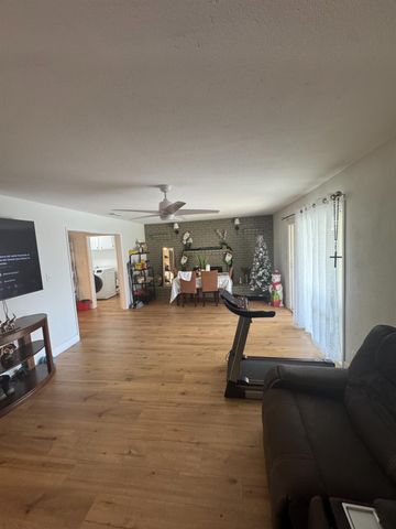 4755 N Sharon Avenue, Fresno, CA 93704