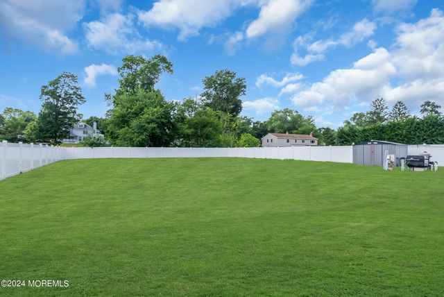 24 Johnston Street, Oakhurst, NJ 07755