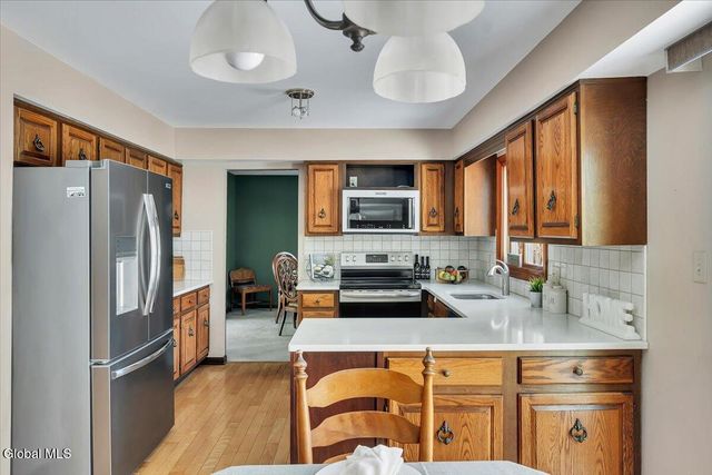 767 Huntingdon Drive, Niskayuna, NY 12309