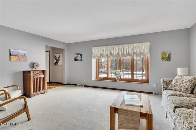 767 Huntingdon Drive, Niskayuna, NY 12309