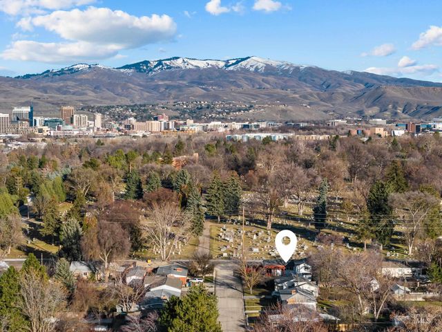 621 N Roosevelt St, Boise, ID 83706