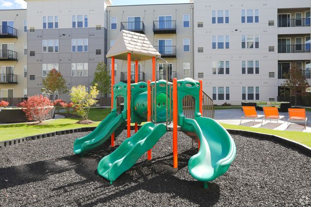 18W070 Royce Boulevard 319, Oakbrook Terrace, IL 60181