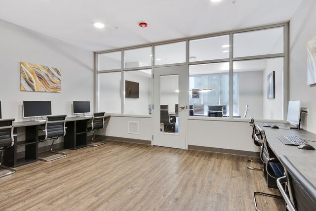 18W070 Royce Boulevard 319, Oakbrook Terrace, IL 60181