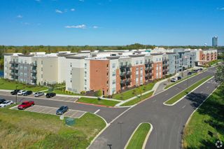 18W070 Royce Boulevard 319, Oakbrook Terrace, IL 60181