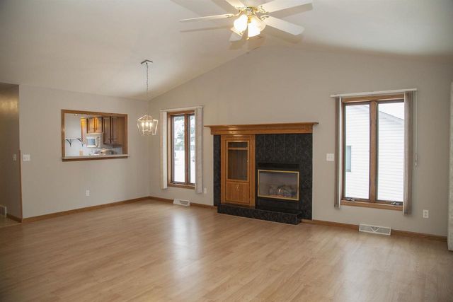 1045 Saddle Ridge, Portage, WI 53901