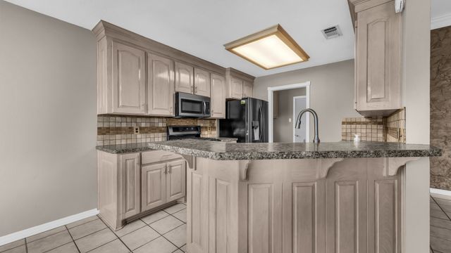 808 W Couts Street, Weatherford, TX 76086