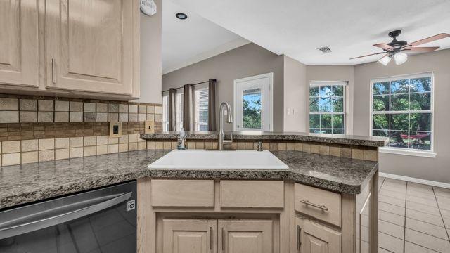 808 W Couts Street, Weatherford, TX 76086