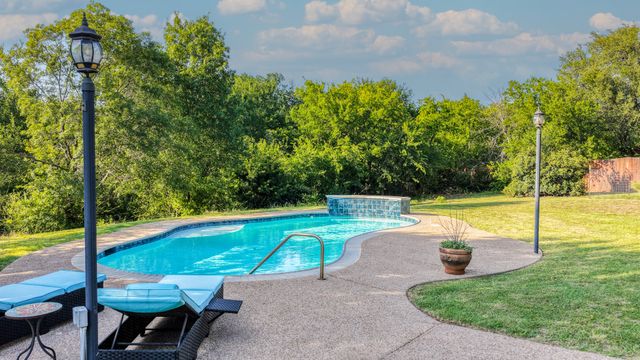 808 W Couts Street, Weatherford, TX 76086