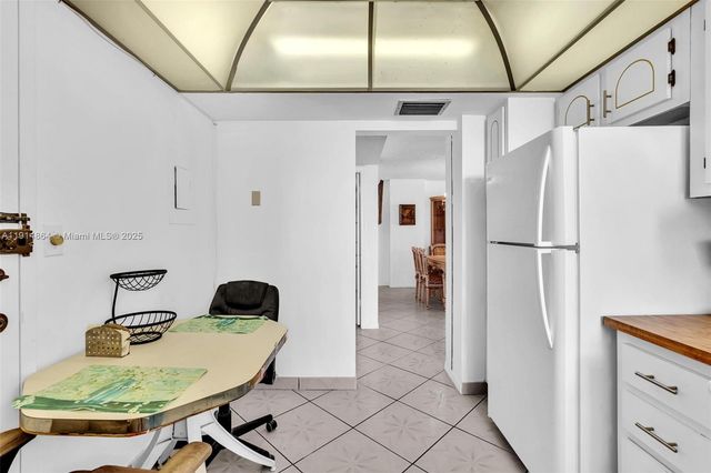 1865 S Ocean Dr 19E, Hallandale Beach, FL 33009