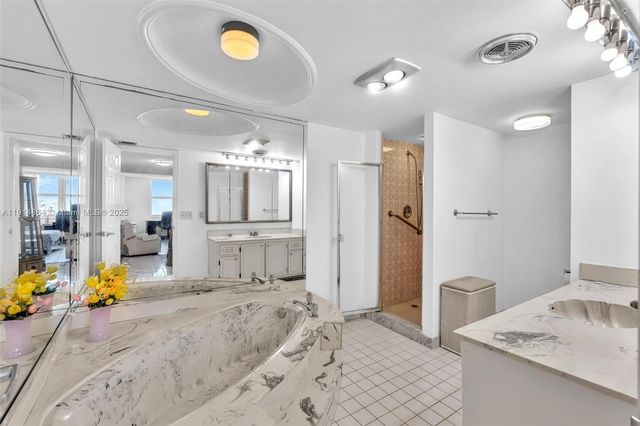 1865 S Ocean Dr 19E, Hallandale Beach, FL 33009