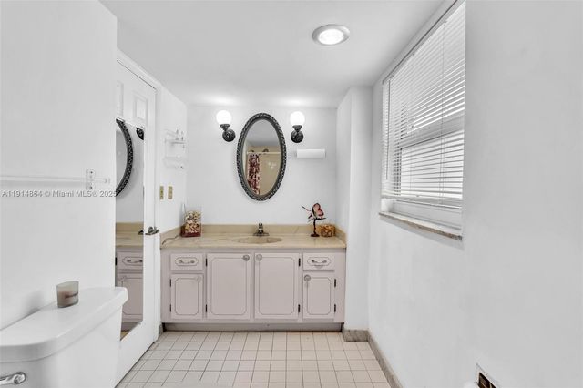 1865 S Ocean Dr 19E, Hallandale Beach, FL 33009