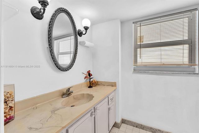 1865 S Ocean Dr 19E, Hallandale Beach, FL 33009