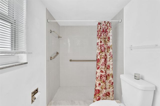 1865 S Ocean Dr 19E, Hallandale Beach, FL 33009