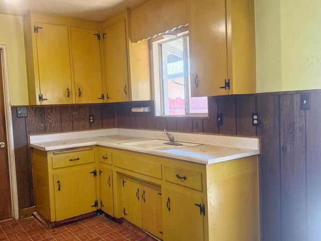 6445 7th St, Riverbank, CA 95367