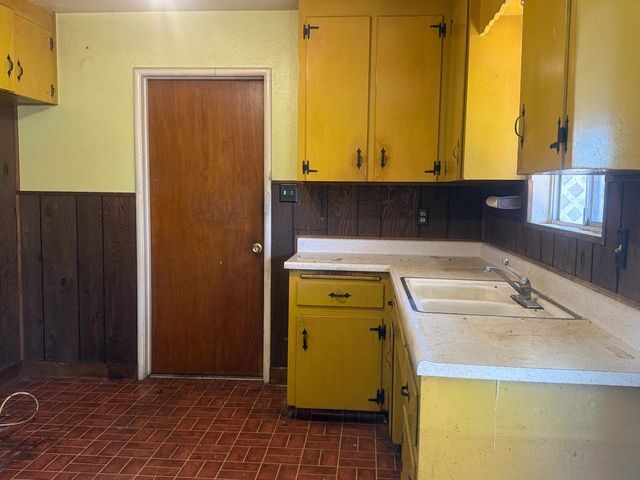 6445 7th St, Riverbank, CA 95367