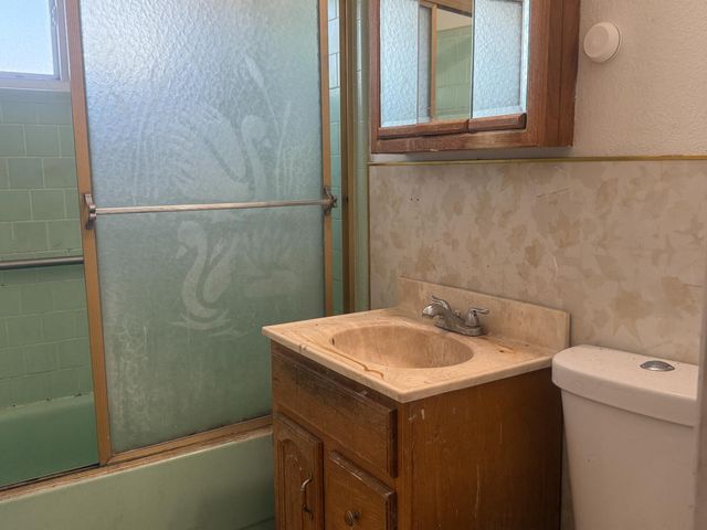 6445 7th St, Riverbank, CA 95367