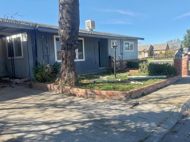 6445 7th St, Riverbank, CA 95367