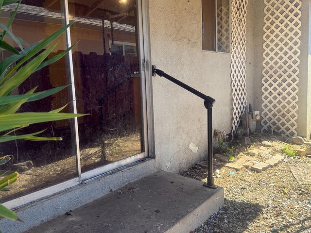 6445 7th St, Riverbank, CA 95367