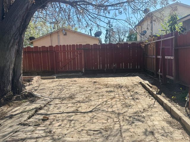 6445 7th St, Riverbank, CA 95367