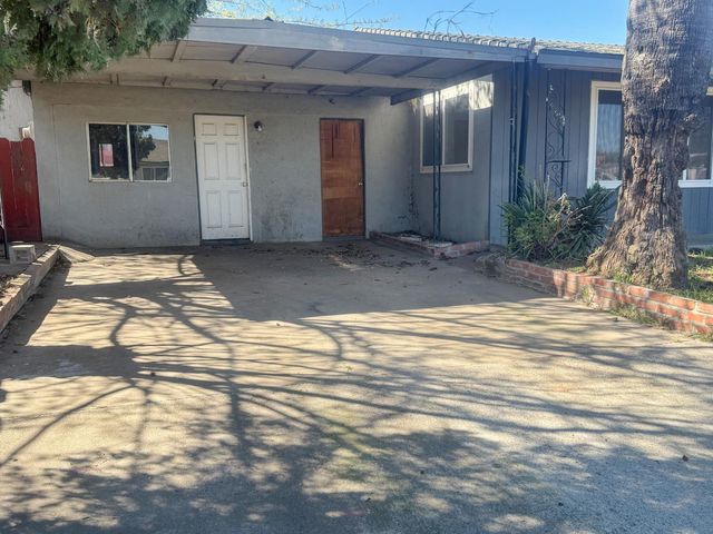 6445 7th St, Riverbank, CA 95367