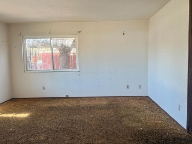 6445 7th St, Riverbank, CA 95367