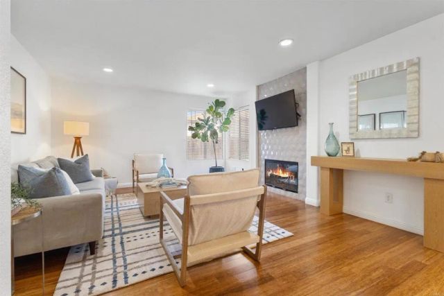 411 Calle Corazon, Oceanside, CA 92057