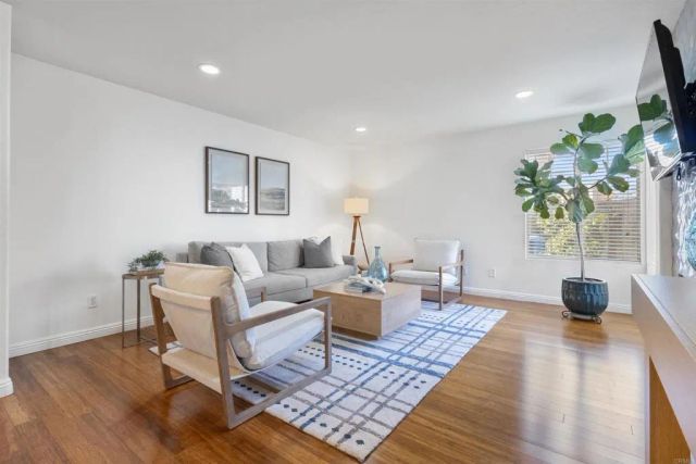 411 Calle Corazon, Oceanside, CA 92057