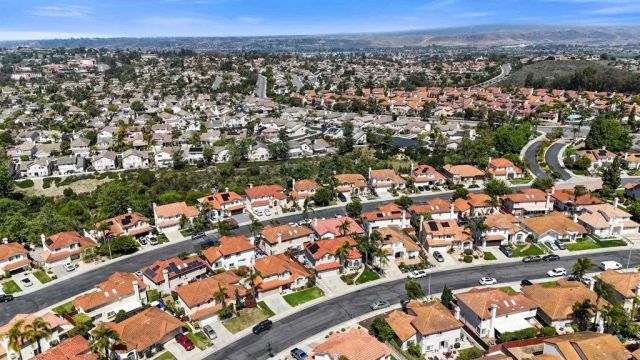 411 Calle Corazon, Oceanside, CA 92057