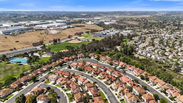 411 Calle Corazon, Oceanside, CA 92057