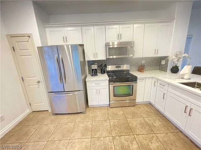 7416 Castillo Peak Street, Las Vegas, NV 89139
