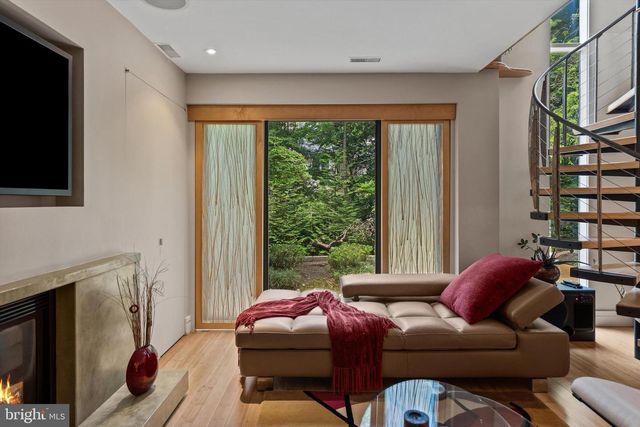 7700 OLD DOMINION DR, Mclean, VA 22102