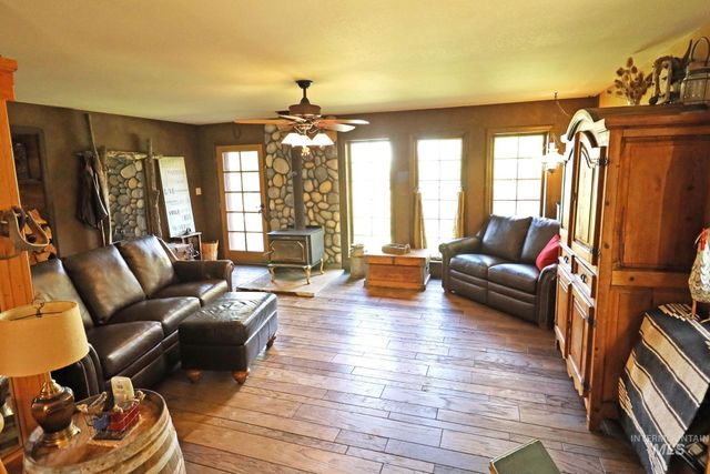 19 Hisaw Road, Horseshoe Bend, ID 83629