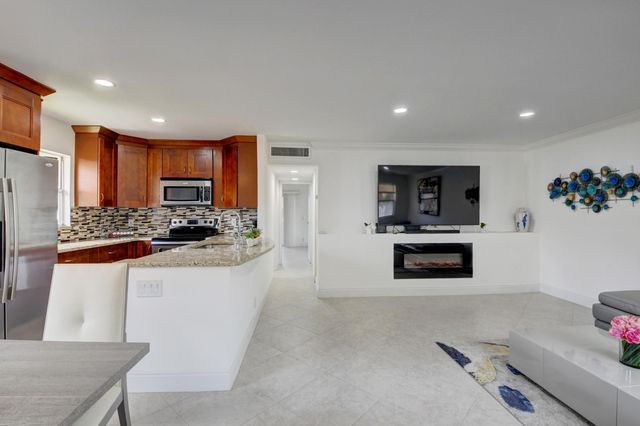 468 Saxony J, Delray Beach, FL 33446