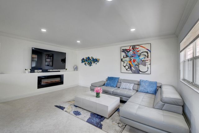 468 Saxony J, Delray Beach, FL 33446