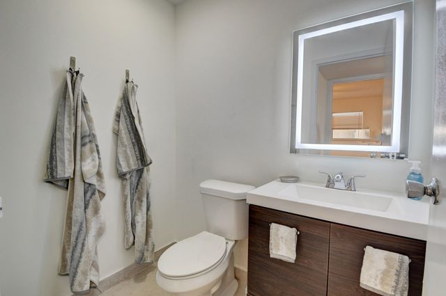 468 Saxony J, Delray Beach, FL 33446